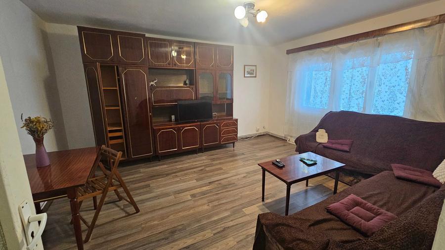 Apartament cu 3 camere decomandat în Complex Studențesc