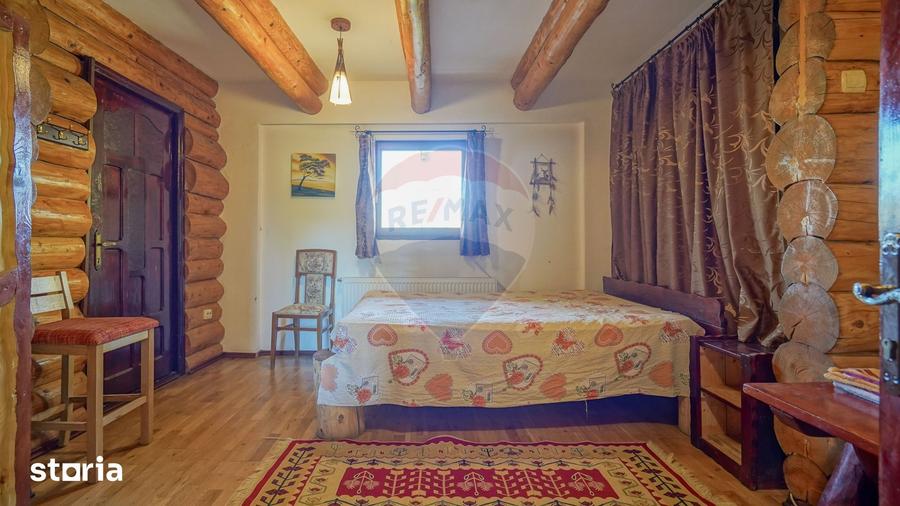 Casă cu 8 camere cu Teren 1000 Mp în Central