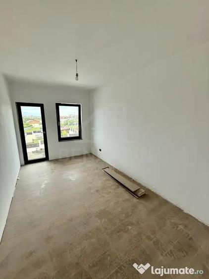 Casă cu 4 camere cu Teren 300 Mp în Calea București