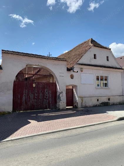 Casă cu 2 camere cu Teren 1305 Mp în Central