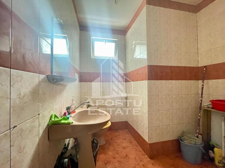 Casă individuală cu 6 camere cu Canalizare în Pârneava