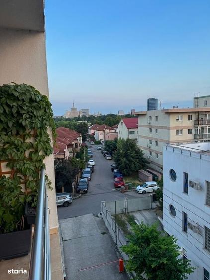 Apartament cu 4 camere în Băneasa
