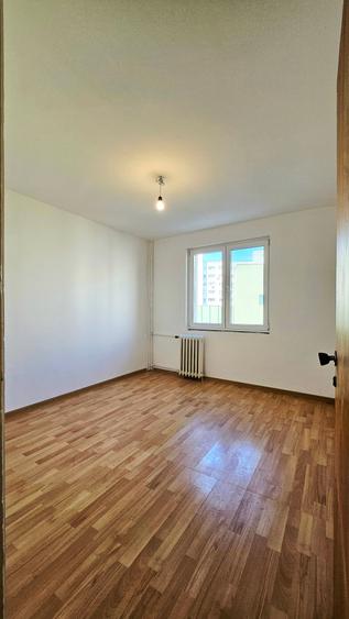 Apartament cu 3 camere decomandat în Dristor