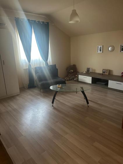 Casă individuală cu 4 camere cu Canalizare în Vărăști