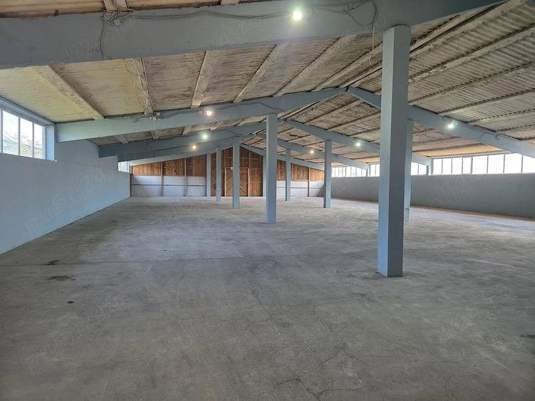 Spațiu comercial, de 800 mp, în Central