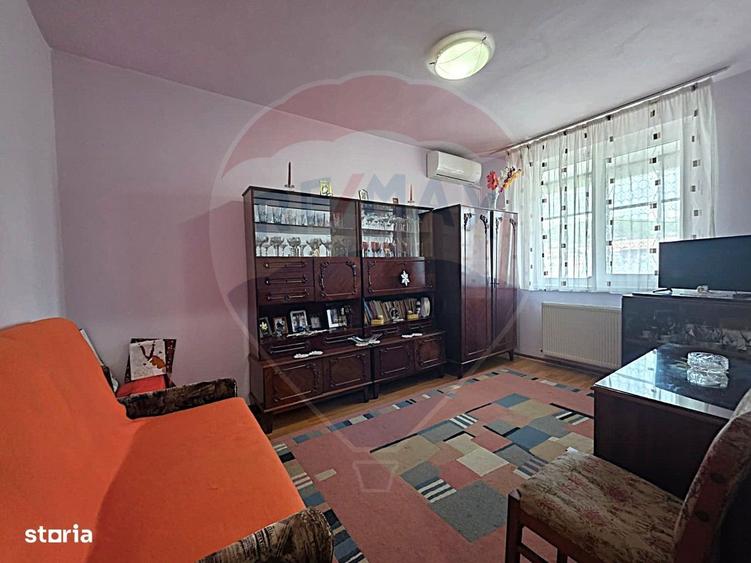 Apartament cu 3 camere decomandat în Vitrometan