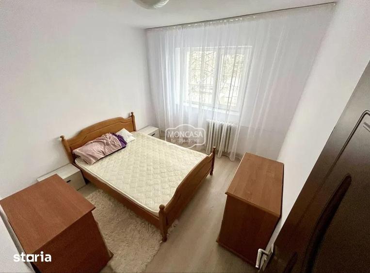 Apartament cu 3 camere semidecomandat în Central