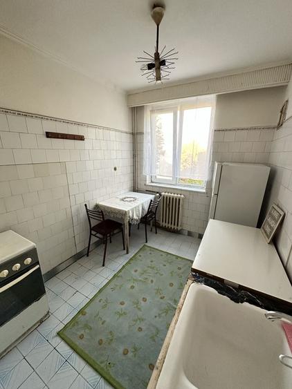 Apartament cu 2 camere semidecomandat în Craiovei