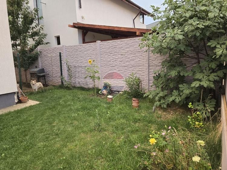 Casă individuală cu 4 camere cu Teren 270 Mp în Est