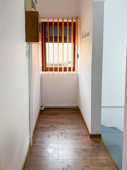 Apartament cu 4 camere semidecomandat în Calea Călărașilor