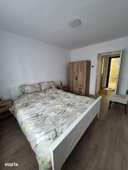 Apartament cu 3 camere semidecomandat în Rovine