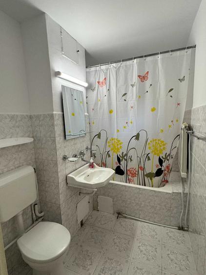 Apartament cu 3 camere semidecomandat în Valea Moșneagului
