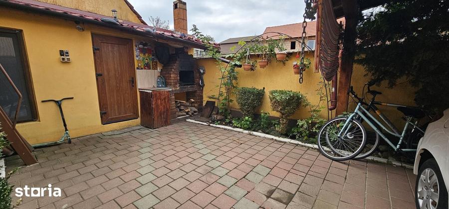 Casă cu 5 camere decomandat cu Teren 250 Mp în Lazaret