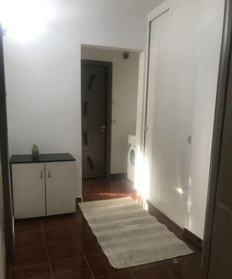 Apartament cu 2 camere decomandat, mobilat în Dacia