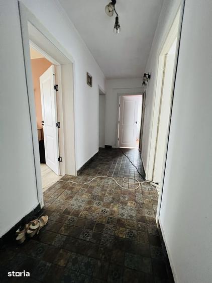 Apartament cu 3 camere decomandat în Giarmata