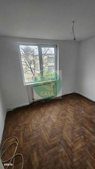 Apartament cu 3 camere decomandat în Central