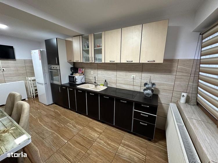 Casă cu 4 camere decomandat în Central