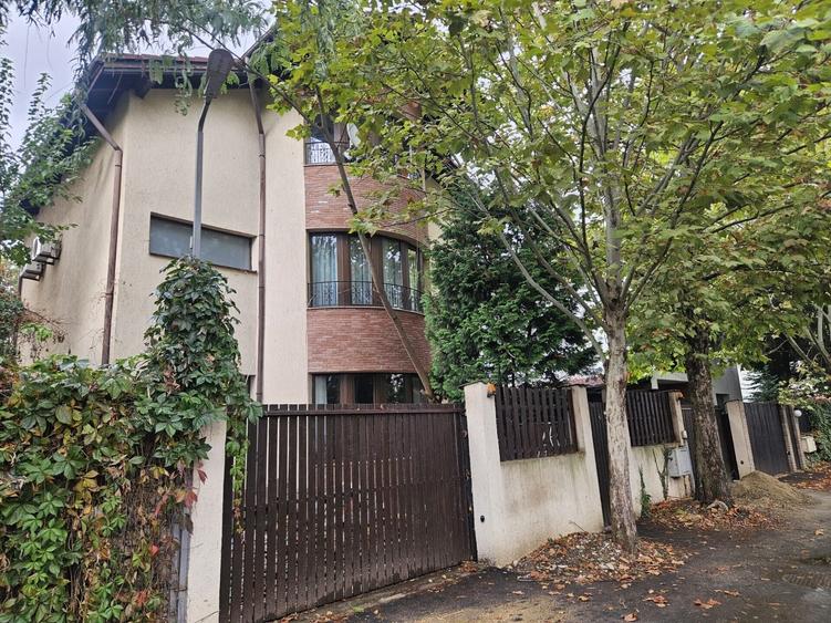 Casă individuală cu 5 camere cu Canalizare în Tunari