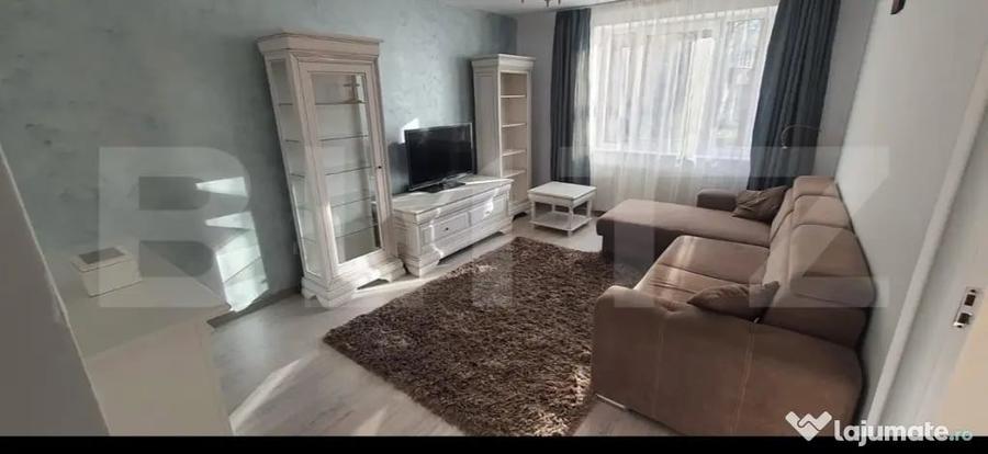 Apartament cu 3 camere semidecomandat în Central