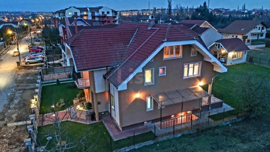Casă cu 6 camere cu Teren 1216 Mp în Episcopia Bihorului