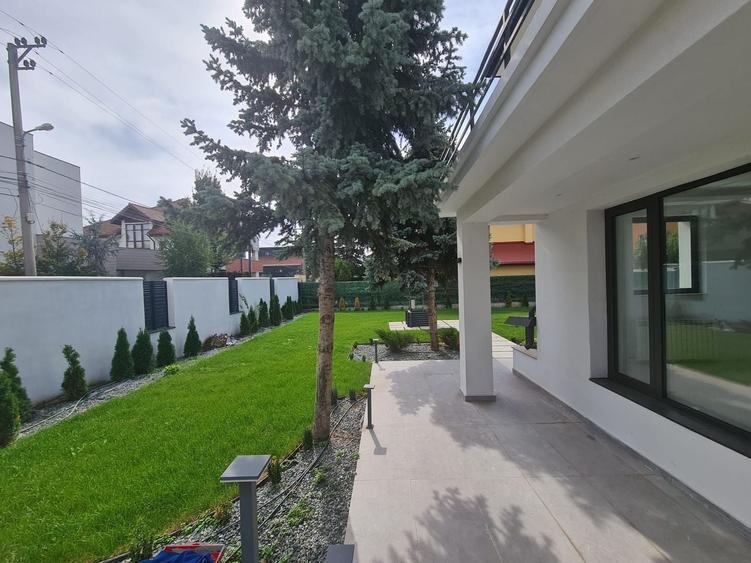 Casă individuală cu 10 camere cu Canalizare în Iancu Nicolae