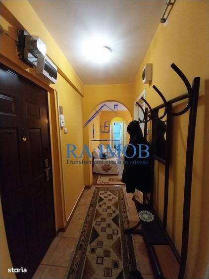 Apartament cu 3 camere semidecomandat în Ultracentral