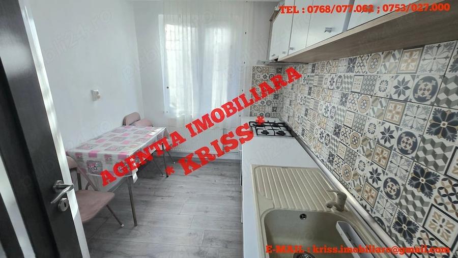 Apartament cu 3 camere semidecomandat în Central