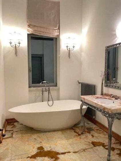 Casă individuală cu 21 camere cu Canalizare în Unirii