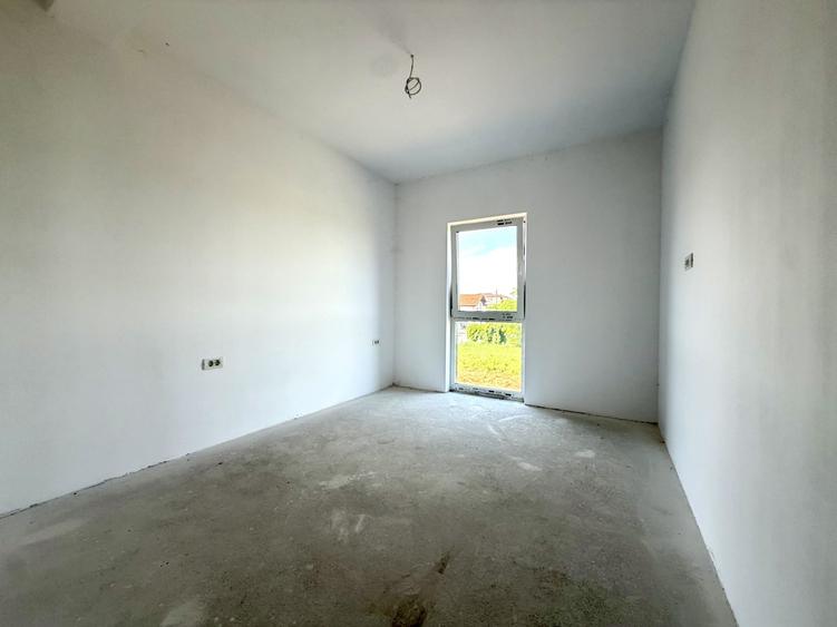 Duplex cu 5 camere cu Canalizare în Dumbrăvița