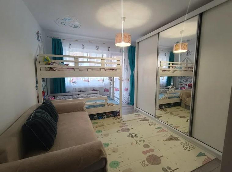 Apartament cu 2 camere semidecomandat, mobilat în Florești