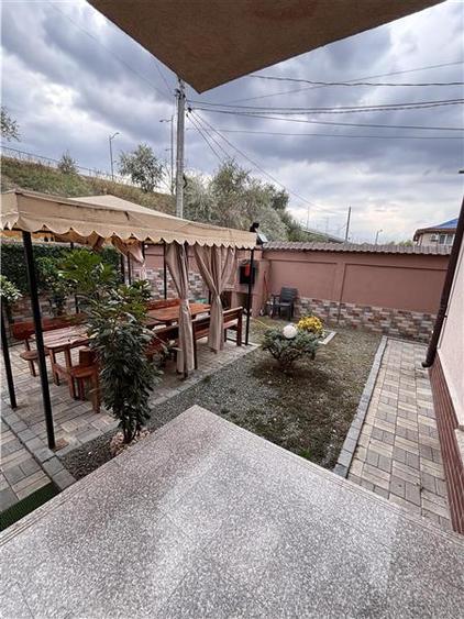 Casă cu 8 camere cu Teren 200 Mp în Exterior Nord
