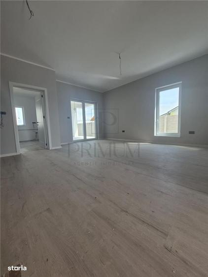Casă cu 4 camere decomandat în Moșnița Veche