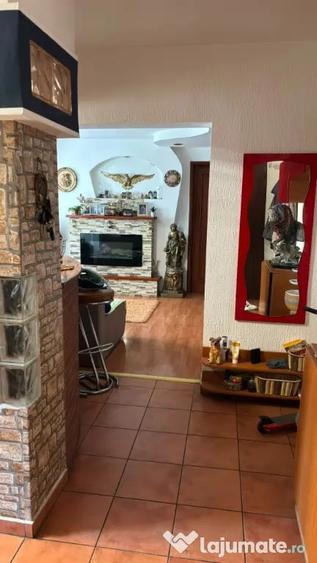 Bd-Regele Mihai 1, 4 camere, etaj 3 - 4