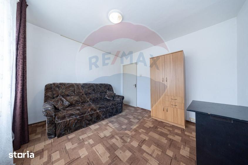 Apartament cu 3 camere decomandat în Dârste