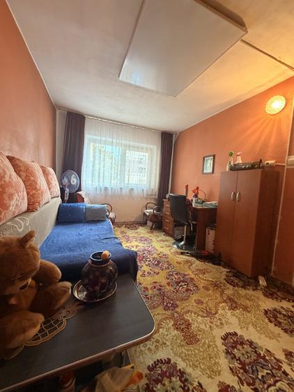 Apartament cu 3 camere decomandat, mobilat în Soarelui
