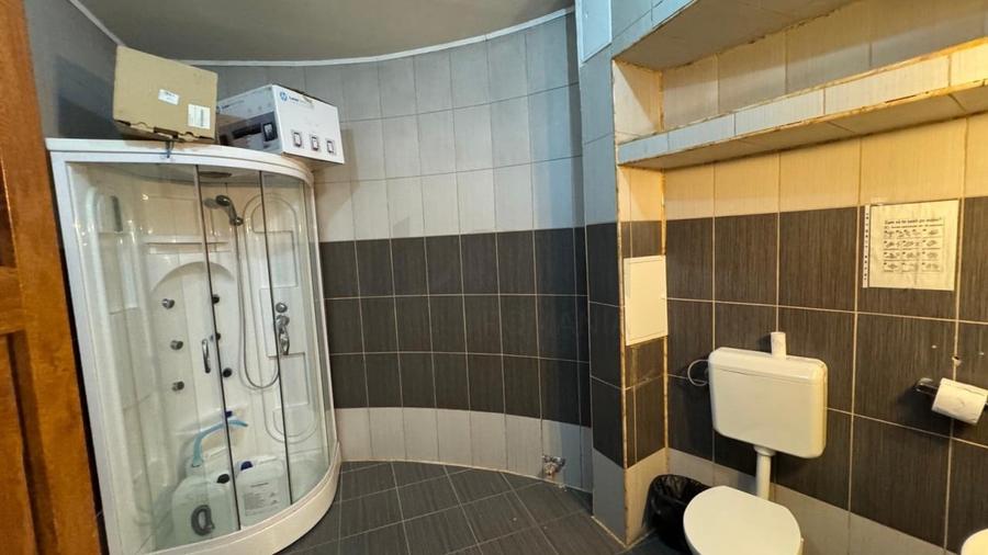Casă individuală cu 8 camere cu Canalizare în 1 Mai
