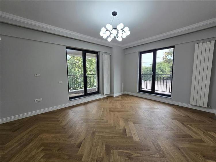 Apartament cu 3 camere decomandat în Bucureștii Noi