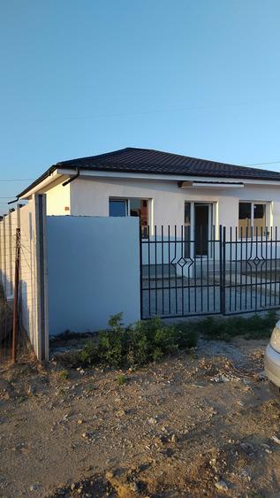 Casă cu 4 camere în Exterior Vest
