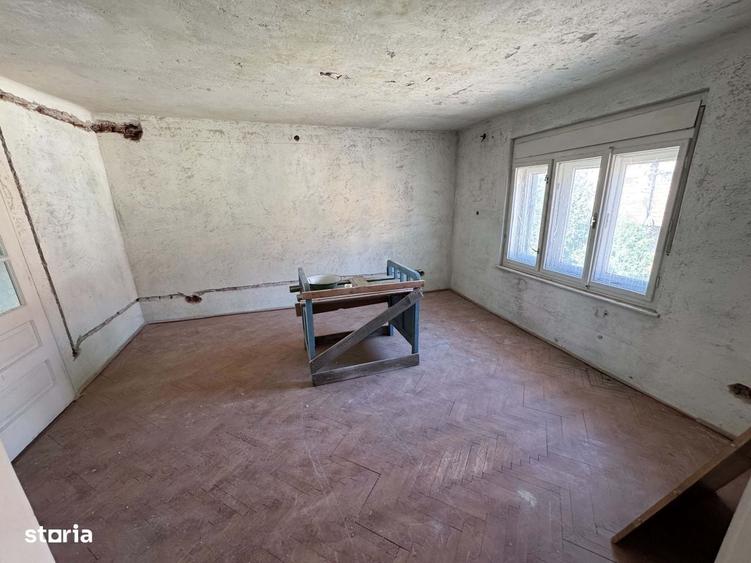 Casă cu 4 camere decomandat cu Teren 800 Mp în Botizului