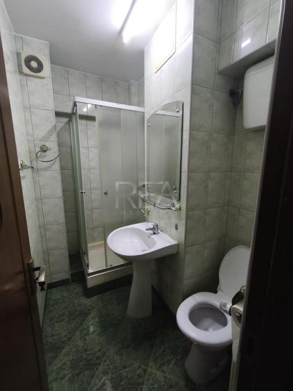 Apartament cu 4 camere decomandat, mobilat în Păcii