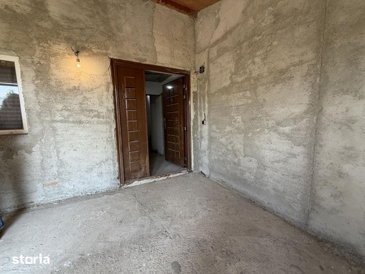 Casă cu 5 camere cu Teren 3969 Mp în Mărăcineni