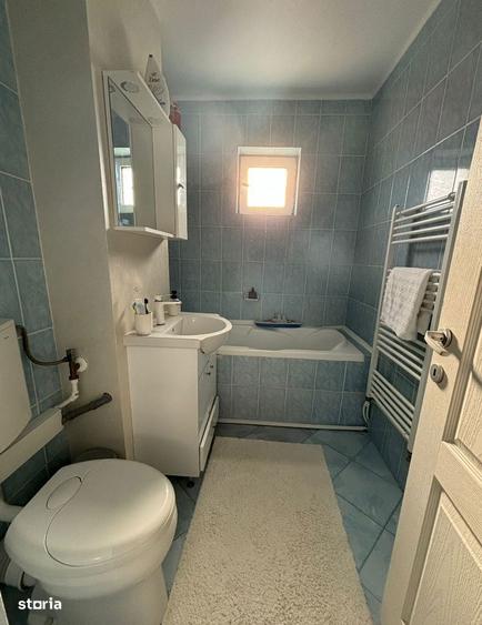 Apartament cu 4 camere decomandat, mobilat în Central