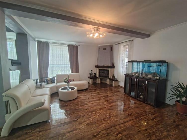 Casă individuală cu 5 camere cu Teren 1600 Mp în Moara