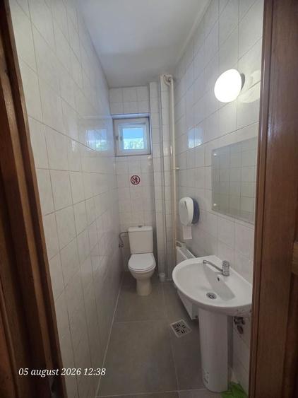 Casă individuală cu 12 camere cu Canalizare în Central