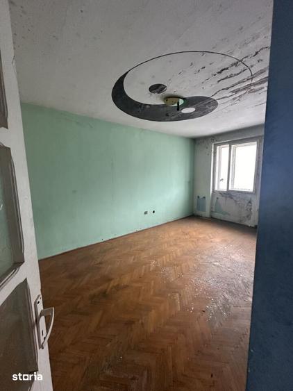 Apartament cu 4 camere decomandat în Toplița