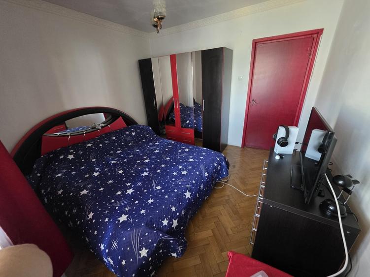 Apartament cu 4 camere decomandat în Central