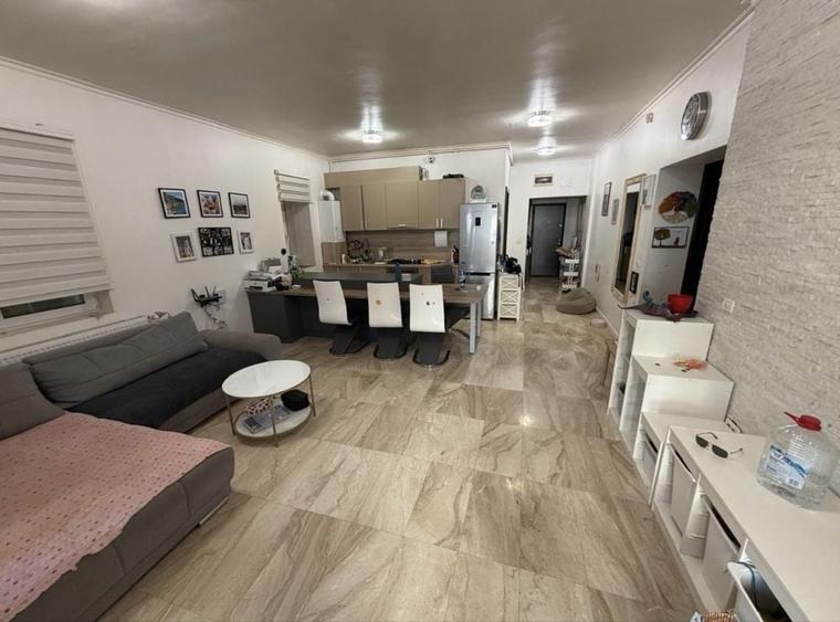 Apartament cu 3 camere decomandat în Dumbrăvița