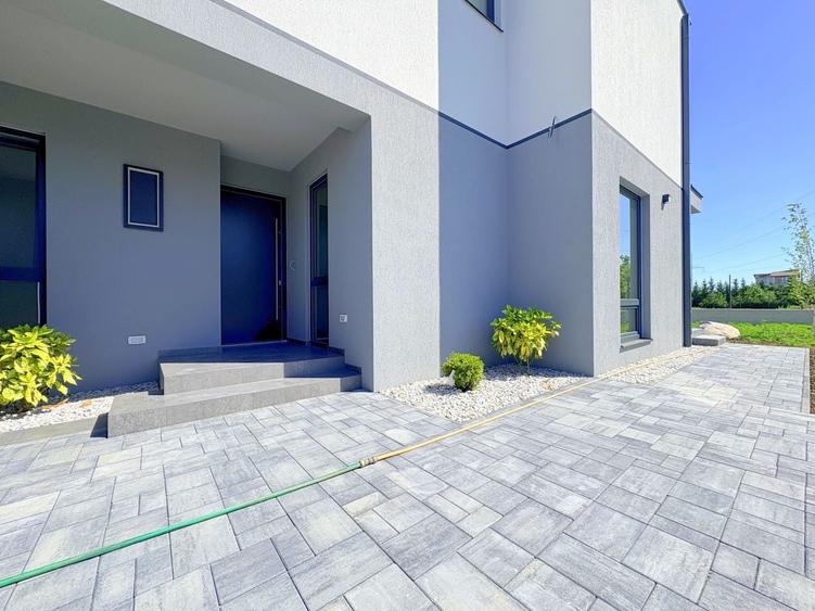 Duplex cu 5 camere cu Canalizare în Dumbrăvița