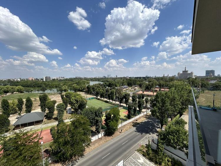 Apartament cu 3 camere semidecomandat în P-ta Presei Libere