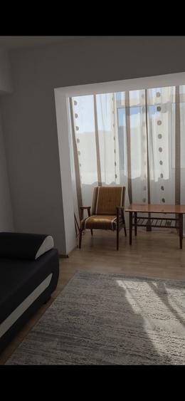Apartament cu 3 camere semidecomandat în Traian